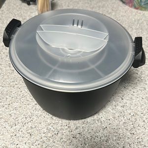 Pampered Chef 3Qt. Micro-Cooker